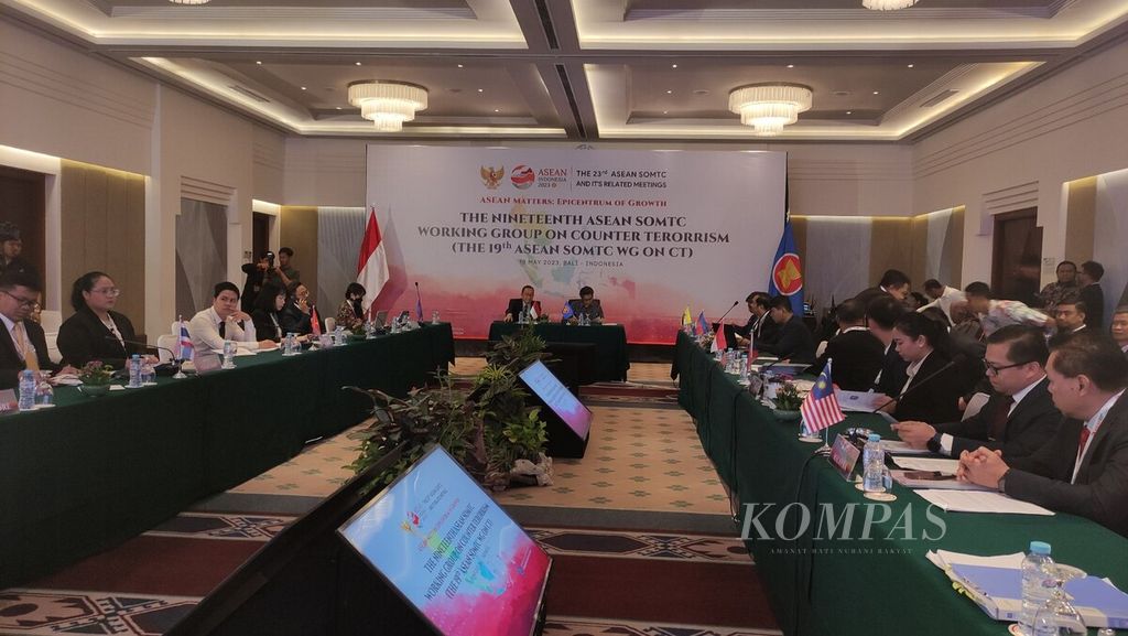 Polri bersama BNPT memimpin pertemuan ke-19 Kelompok Kerja Bidang Pemberantasan Terorisme (Working Group on Counter Terrorism/WG on CT) untuk Forum Antarmenteri ASEAN untuk Kejahatan Lintas Batas Negara (Senior Official Meeting on Transnational Crime/SOMTC) di Kuta, Badung, Bali, Kamis (18/5/2023). 