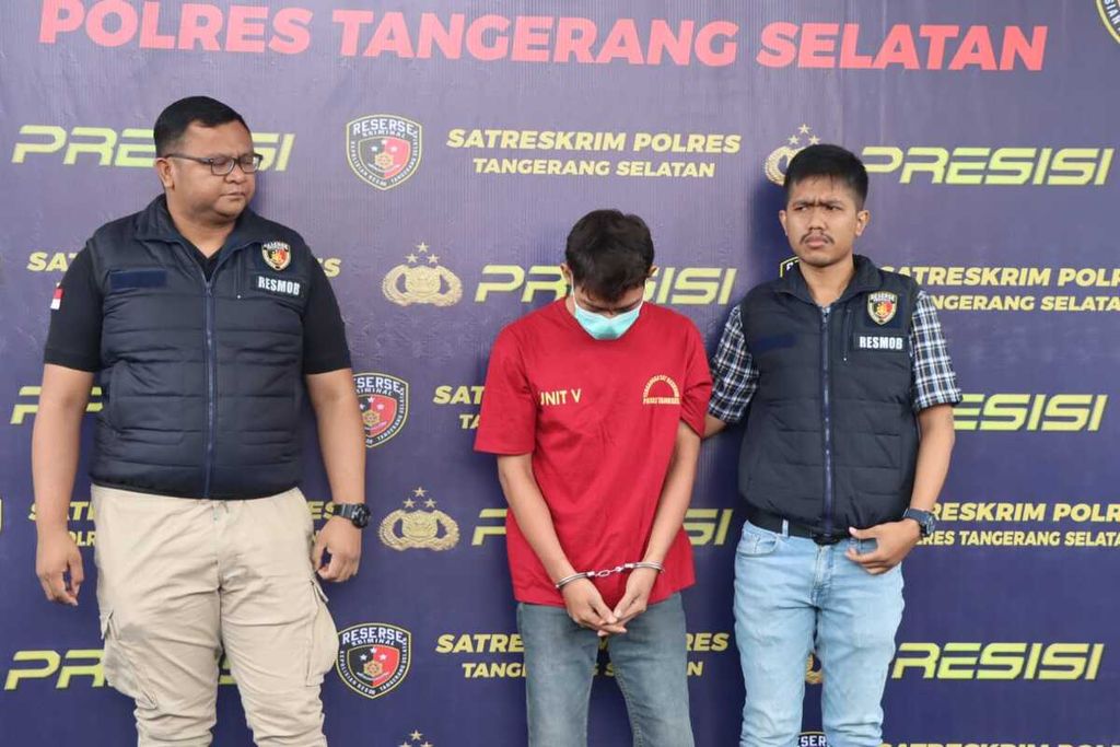 Pelaku pembegalan, PP (26), saat di Polres Tangerang Selatan, Kota Tangerang Selatan, Banten, Selasa (24/1/2023).