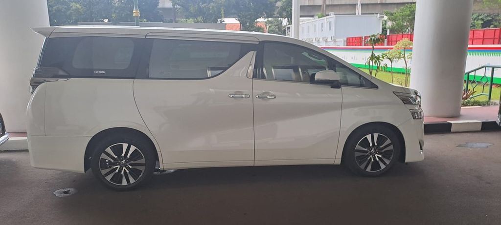 One of the motorized vehicles belonging to Harvey Moeis was confiscated by the Attorney General's Office in Jakarta, Thursday (18/4/2024).