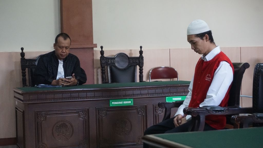 Terdakwa kasus pembunuhan berencana serta mutilasi Deni Priyanto (37) menjalani sidang tuntutan di Pengadilan Negeri Banyumas, Jawa Tengah, Selasa (3/12/2019).