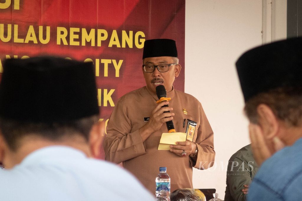 Sekretaris Daerah Kota Batam Jefridin Hamid menghadiri sosialisasi Rempang Eco City di Pulau Rempang, Kota Batam, Kepulauan Riau, Jumat (21/7/2023).