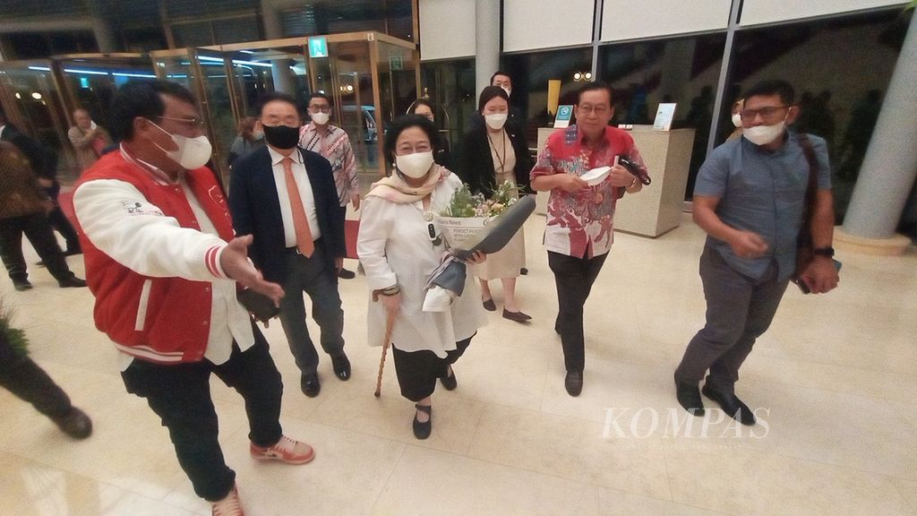 Presiden Ke-5 RI yang juga Ketua Umum PDI-P Megawati Soekarnoputri saat tiba di salah satu hotel di Jeju, Korea Selatan, Senin (12/9/2022).