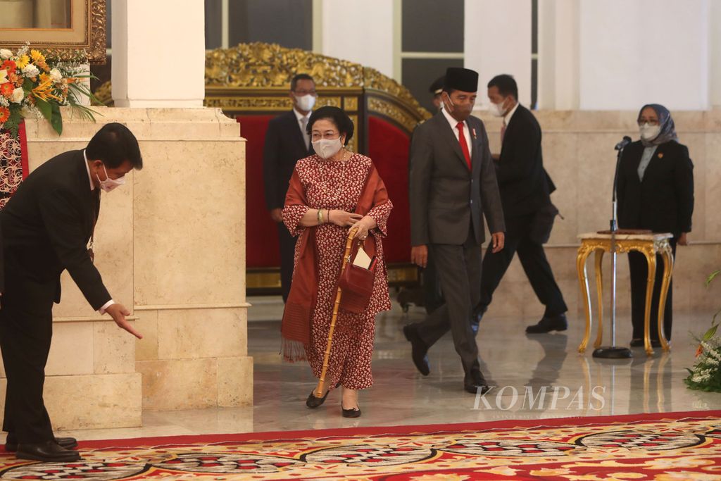 Presiden ke-5 Megawati Soekarno Putri hadir dalam pelantikan menteri dan wakil menteri di Istana Negara, Jakarta, Rabu (15/6/2022). 