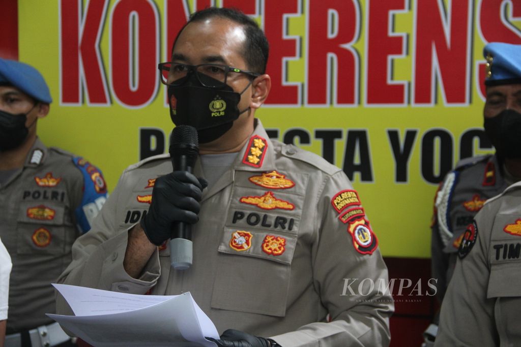 Kepala Kepolisian Resor Kota Yogyakarta Komisaris Besar Idham Mahdi menyampaikan keterangan kepada jurnalis dalam konferensi pers, Kamis (25/8/2022), di Yogyakarta. 