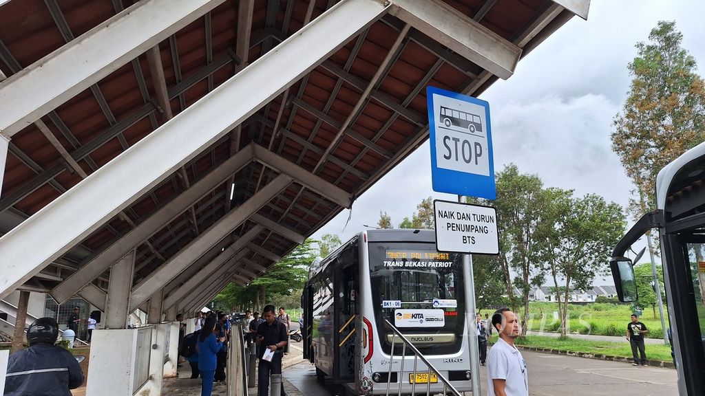 Biskita Trans Bekasi Patriot mulai beroperasi, Kamis (29/2/2024). Bus melayani rute Summarecon Bekasi ke Vida Bantargebang dengan 15 bus. Bus beroperasi mulai pukul 05.00 hingga pukul 21.00.