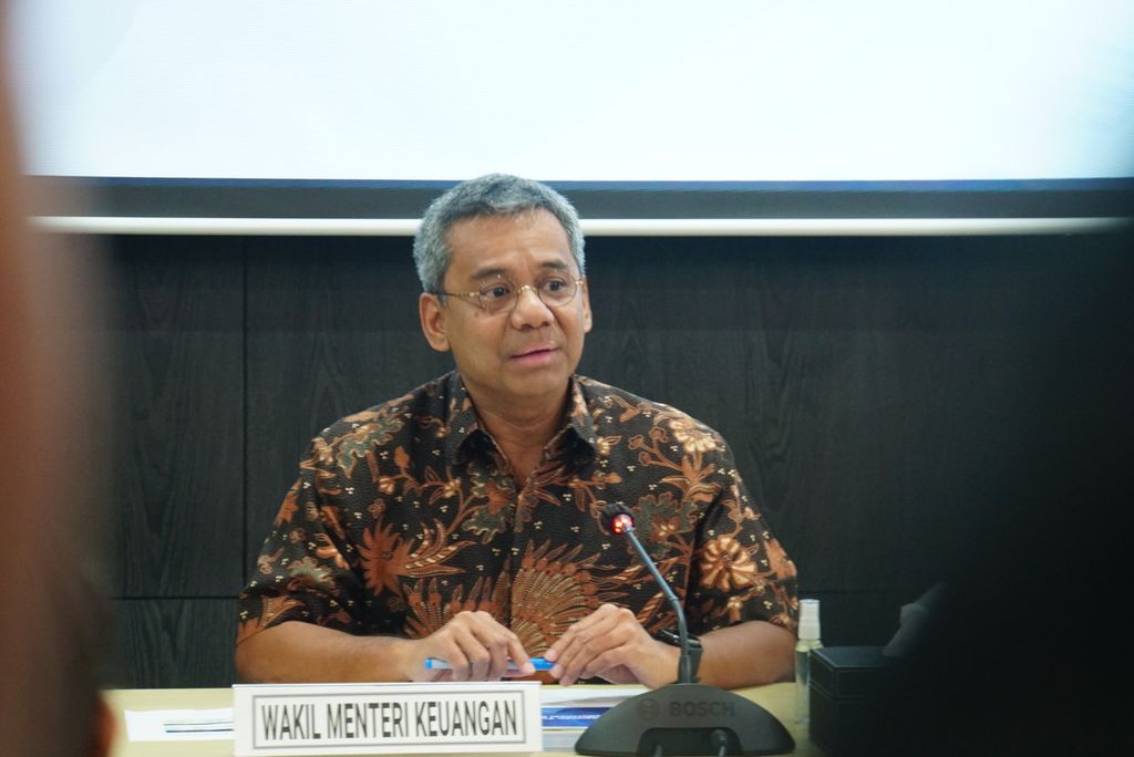 Wakil Menteri Keuangan Suahasil Nazara memaparkan data transaksi mencurigakan sebesar Rp 349,8 triliun terkait Kementerian Keuangan, Jumat (31/3/2023), di Jakarta. 