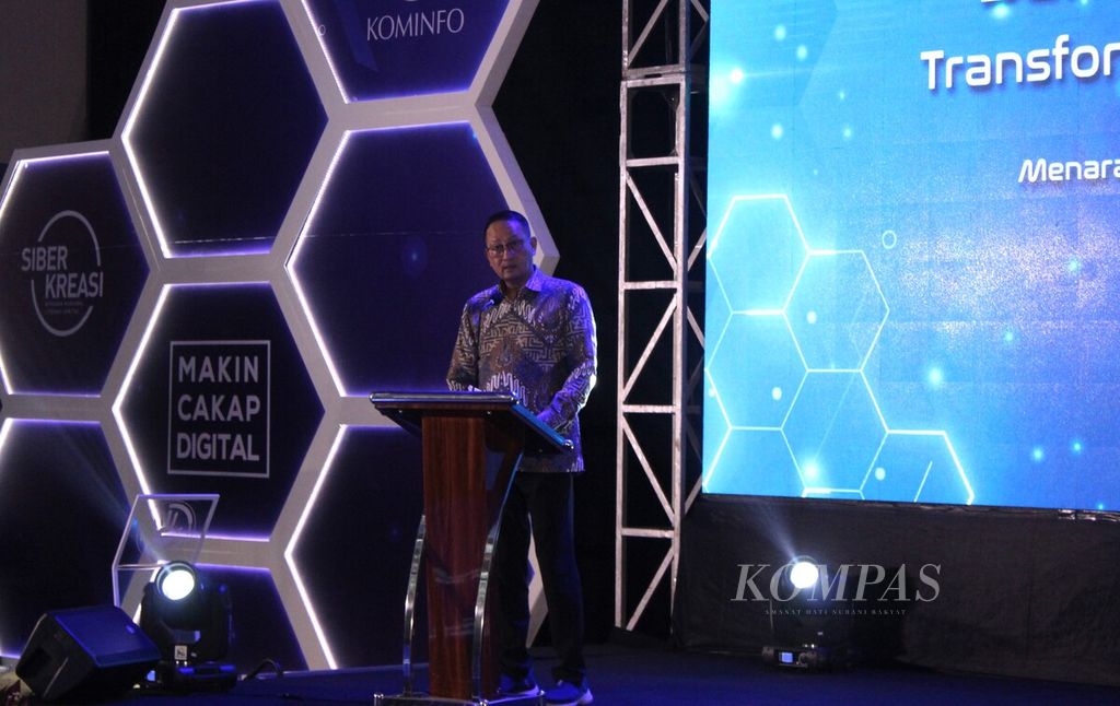 Direktur Jenderal Aplikasi Informatika Kementerian Komunikasi dan Informatika Semuel Abrijani Pangerapan menghadiri Kick Off Literasi Digital Sektor Pendidikan di Jakarta, Kamis (23/2/2023) malam. 