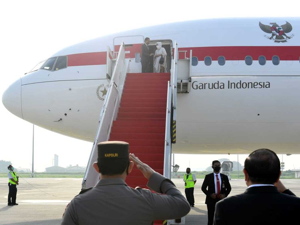 Presiden Joko Widodo dan Ibu Iriana Joko Widodo serta delegasi bertolak ke Washington DC, Amerika Serikat dari Bandara Internasional Soekarno-Hatta, Tangerang Provinsi Banten, pada Selasa (10/5/2022).