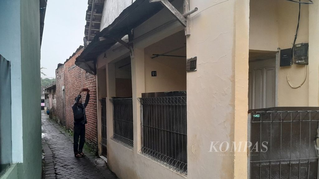 Rumah kos tukang pijit yang diduga menjadi pelaku pembunuhan disertai mutilasi di salah satu gang di Kelurahan Sawojajar, Kecamatan Kedungkandang, Kota Malang, Jawa Timur, Jumat (5/1/2024) sore. Majelis hakim Pengadilan Negeri Malang, Rabu (18/9/2024), menjatuhkan vonis 15 tahun kepada terdakwa. 