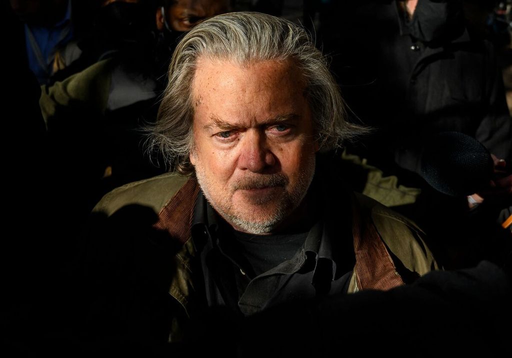 Steve Bannon, former political advisor to US President Donald Trump from 2017-2021, left the federal district court in Washington DC, USA, on November 15, 2021.
