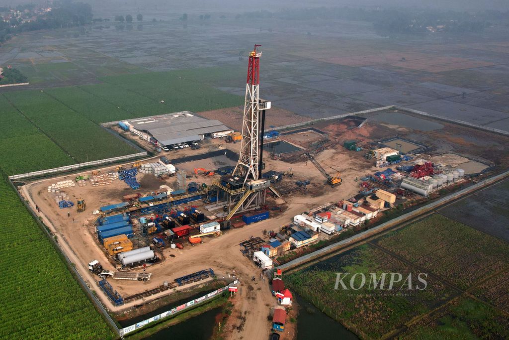 Lanskap kawasaan sumur eksplorasi East Pondok Aren-001 di Desa Sukawijaya, Tambelang, Kabupaten Bekasi, Jawa Barat, Sabtu (23/12/2023). PT Pertamina Hulu Energi baru saja menemukan cadangan minyak bumi di sumur tersebut. Hasil tes menunjukkan cadangan minyak baru tersebut diperkirakan memiliki deposit minyak 92,79 juta barel setara minyak (MMBOE).