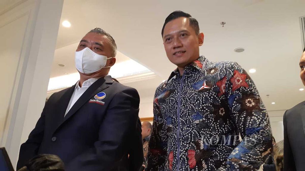 Ketua Umum Partai Demokrat Agus Harimurti Yudhoyono memberikan keterangan pers seusai bertemu dengan Ketua Umum Partai Nasdem Surya Paloh di Nasdem Tower, Jakarta, Selasa (29/3/2022). 