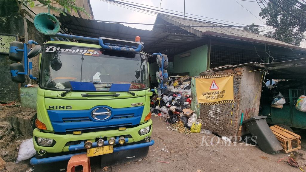 Kondisi salah satu Tempat Pembuangan Sampah (TPS) di Kecamatan Antapani, Kota Bandung, Jawa Barat, Senin (28/8/2023).