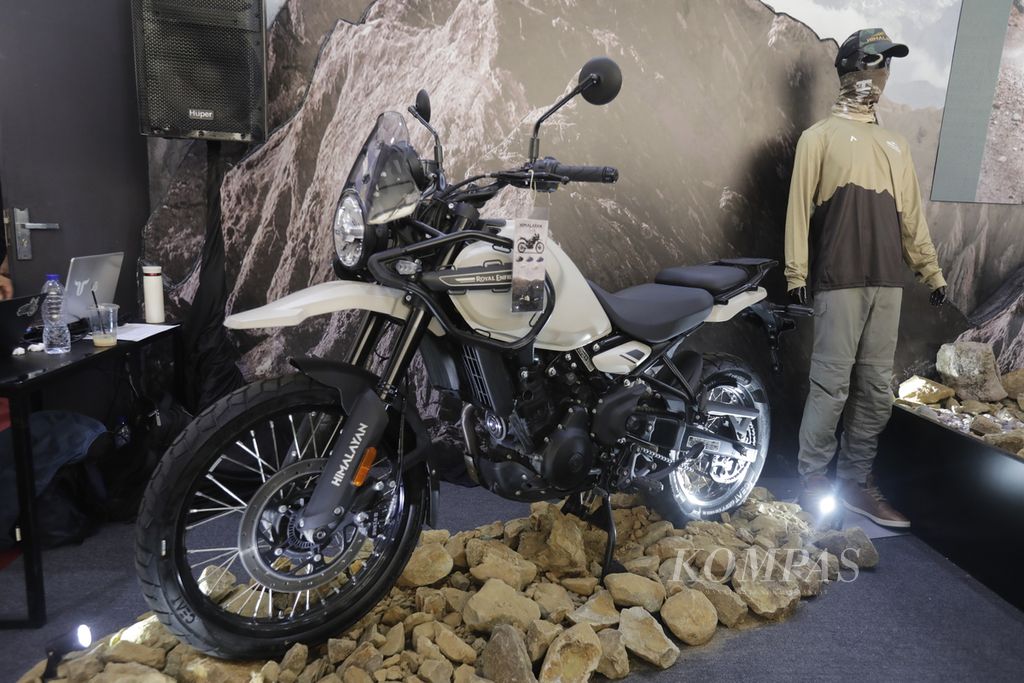 Royal Enfield All-New Himalayan 450 dipamerkan di GIIAS 2024 di ICE BSD, Tangerang, Banten. 