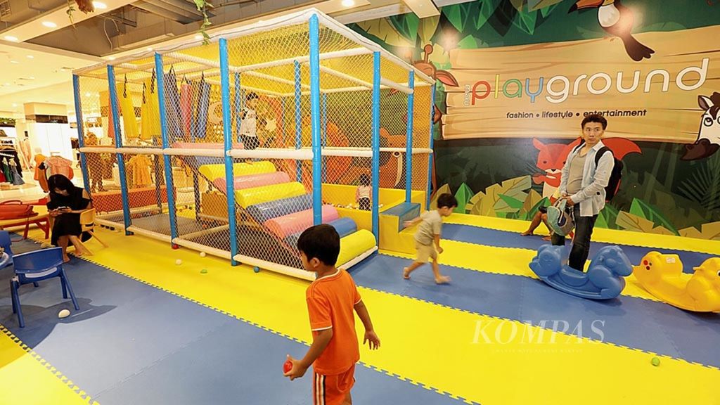 Area bermain anak di New Playground Kemang Village, Jakarta. 