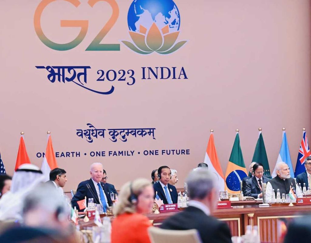 Sesi pertama KTT G20 India mengangkat tema “One Earth atau Satu Bumi”. Sesi pertama ini dihadiri para pemimpin negara G20 dan dilangsungkan di Bharat Mandapam, IECC, Pragati Maidan, New Delhi, India, Sabtu (9/9/2023).