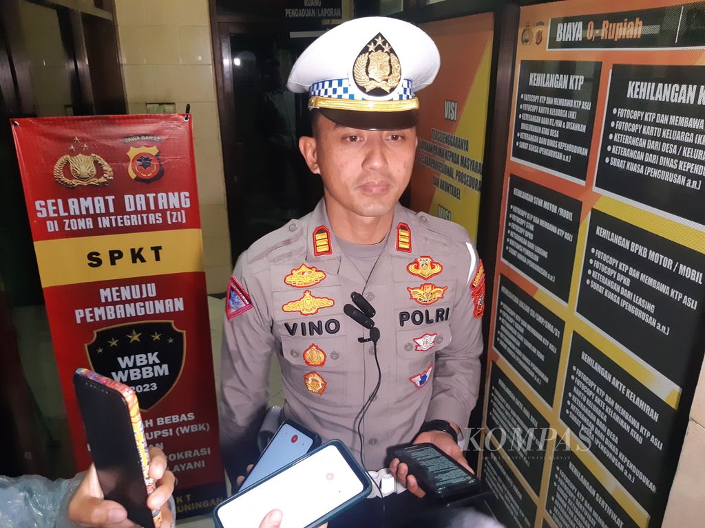 Kepala Satlantas Polres Kuningan Ajun Komisaris Vino Lestari saat diwawancarai di Kabupaten Kuningan, Jawa Barat, Senin (3/4/2023).