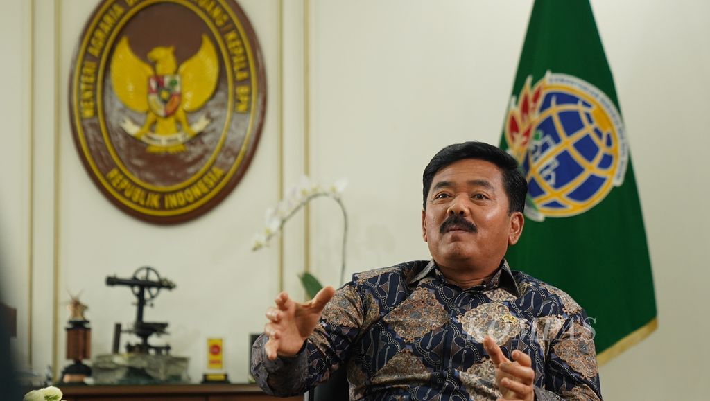 Menteri Agraria dan Tata Ruang/Kepala Badan Pertanahan Nasional Hadi Tjahjanto saat wawancara dengan <i>Kompas</i> di kantornya, Jakarta Selatan, Rabu (10/1/2024)