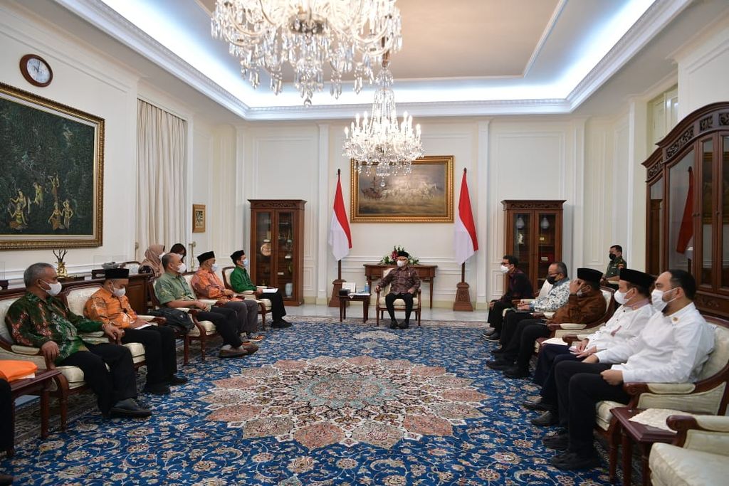 Wakil Presiden Maruf Amin saat menerima Dewan Pengurus Pusat Serikat Petani Indonesia (DPP SPI) di Istana Wapres, Jalan Medan Merdeka Selatan Nomor 6, Jakarta, Jumat (3/2/2023).