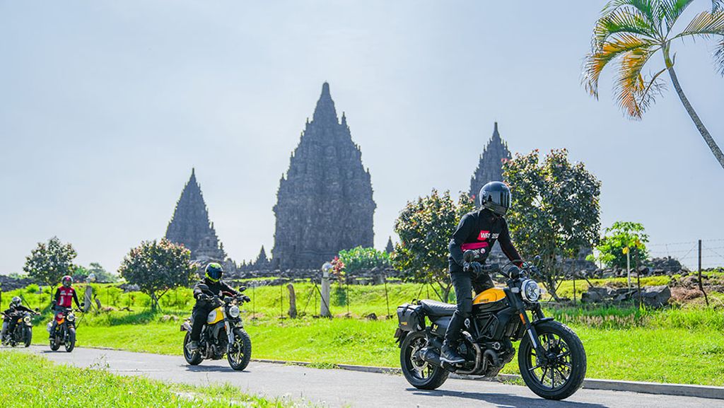 305 Ducati Pecahkan Rekor Muri Berkumpul di Candi Prambanan.