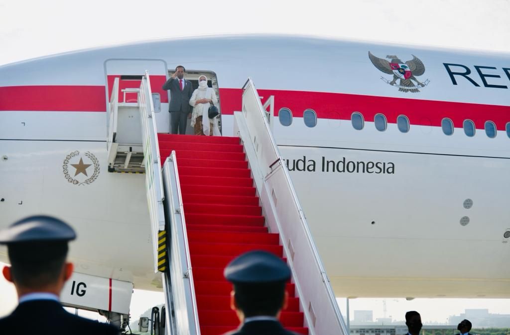 Presiden Joko Widodo dan Ibu Iriana Joko Widodo bertolak ke Washington DC, Amerika Serikat, dari Bandara Internasional Soekarno-Hatta, Tangerang, Provinsi Banten, Selasa (10/5/2022). Presiden Jokowi akan mengikuti KTT Khusus ASEAN-AS yang berlangsung 11-13 Mei 2022 serta serangkaian agenda kunjungan kerja lainnya.