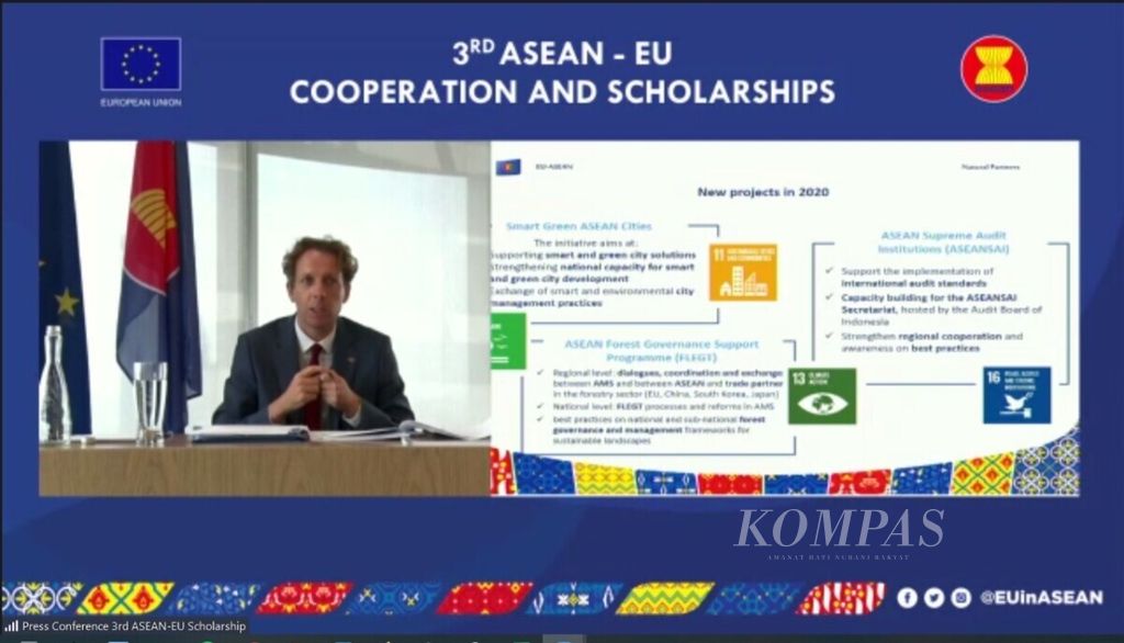 Duta Besar Uni Eropa untuk ASEAN, Igor Driesmans, memaparkan program-program kerja sama UE-ASEAN, Kamis (13/8/2020), di Jakarta.
