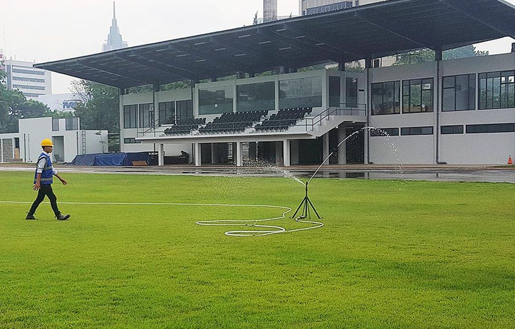 Kondisi  lapangan panahan Gelora Bung Karno, Jakarta, setelah direnovasi.  Senin (9/10). Lapangan ini akan menjadi arena pertandingan pada Asian Games Jakarta-Palembang 2018.