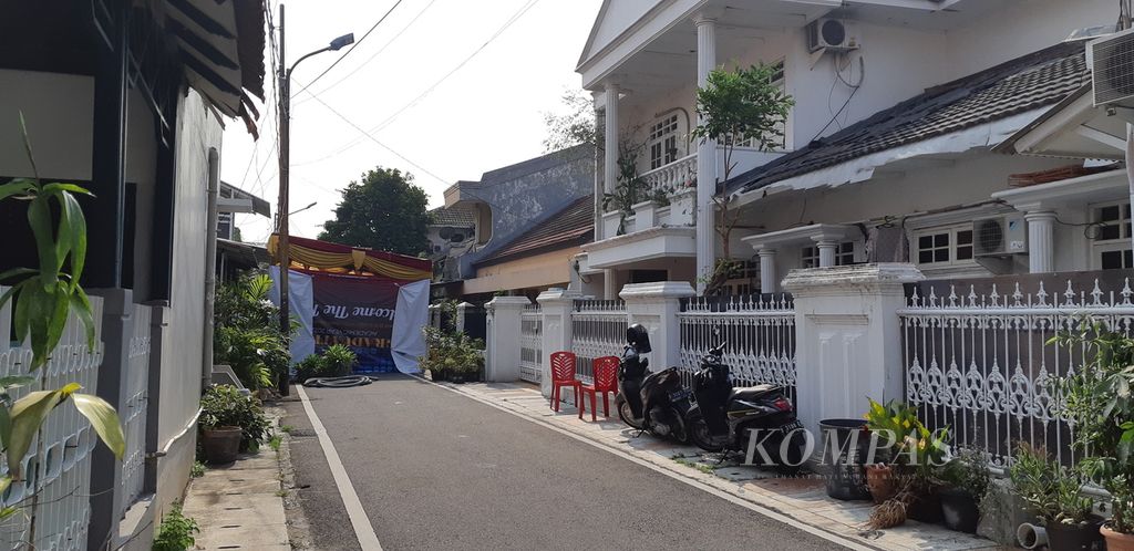 Suasana perumahan di sekitar rumah kontrakan tempat praktik aborsi ilegal di Jalan Mirah Delima, Sumur Batu, Kemayoran, Jakarta Pusat, Senin (3/7/2023).
