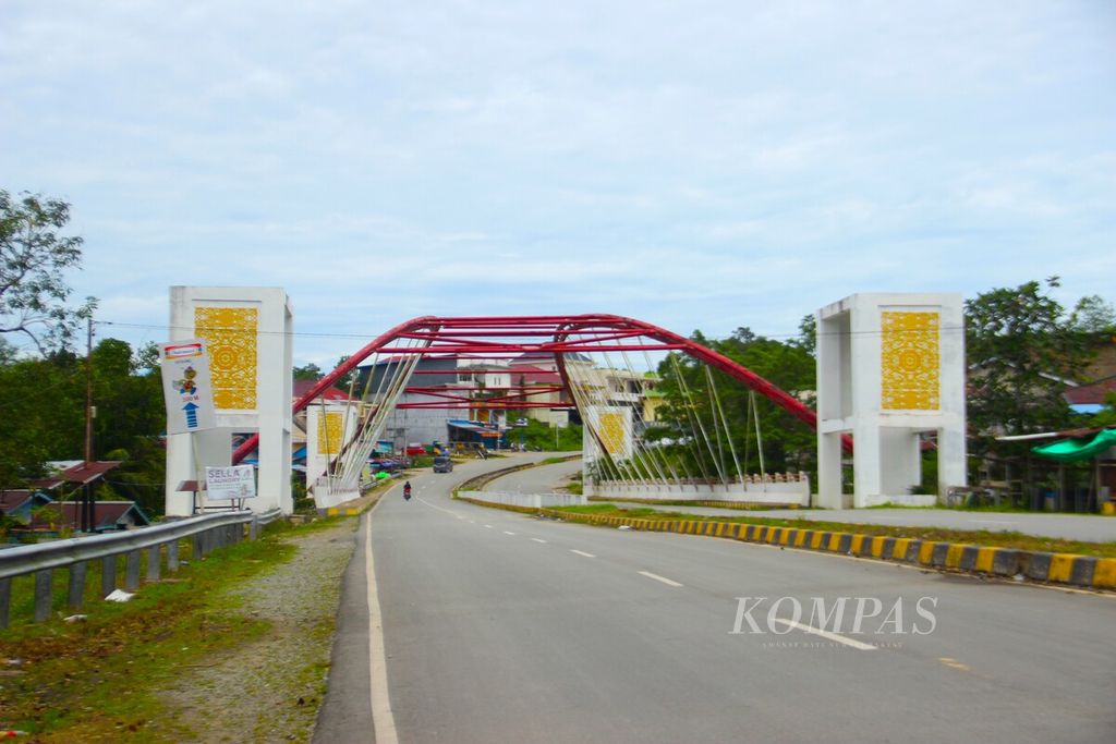 Jembatan di Entikong, Kabupaten Sanggau, Kalimantan Barat, perbatasan Indonesia-Malaysia, terlihat pada 17 Juli 2022. 