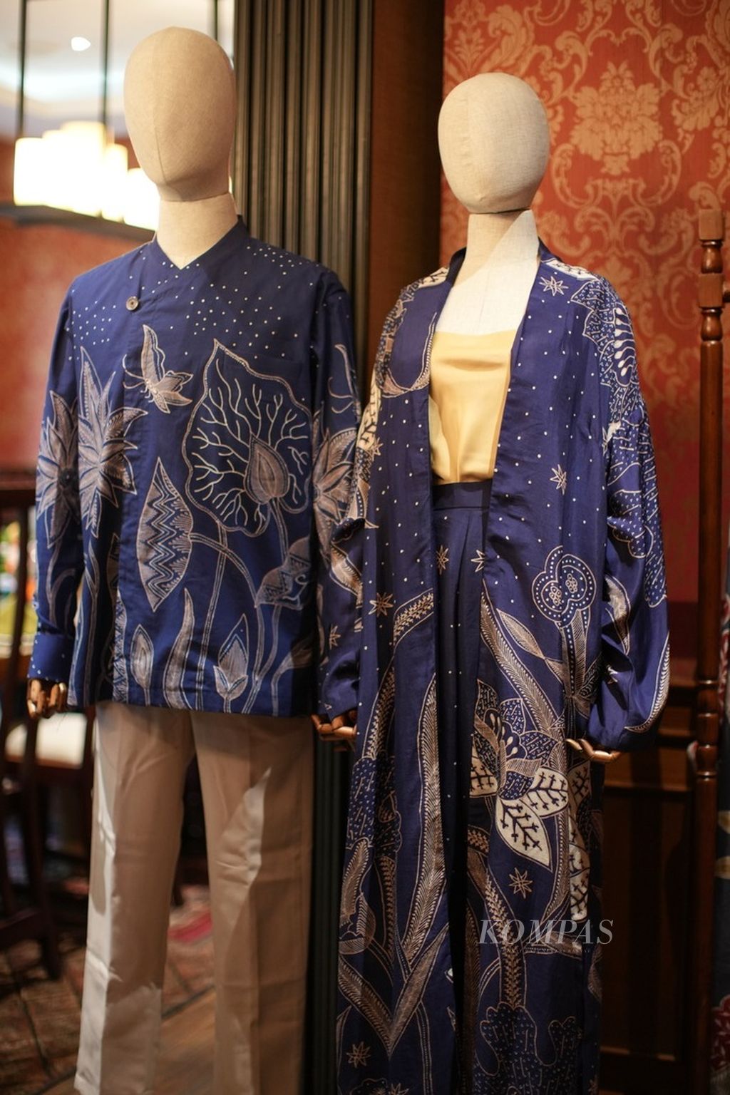 Koleksi terbaru Iwan Tirta "Sujiwa Raya Collection 2024" di Jakarta, Kamis (29/2/2024). 