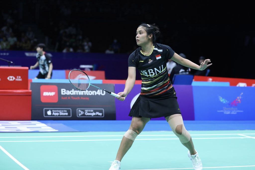 Gregoria Mariska Tunjung melaju ke babak kedua turnamen China Masters setelah mengalahkan Busanan Ongbamrungphan (Thailand) pada babak pertama di Shenzhen Bay Gymnasium, Rabu (22/11/2023).
