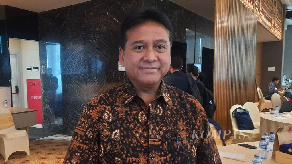 Ketua Umum Perhimpunan Hotel dan Restoran Indonesia (PHRI) Hariyadi Sukamdani setelah menjawab pertanyaan wartawan di Jakarta, Selasa (28/11/2023).