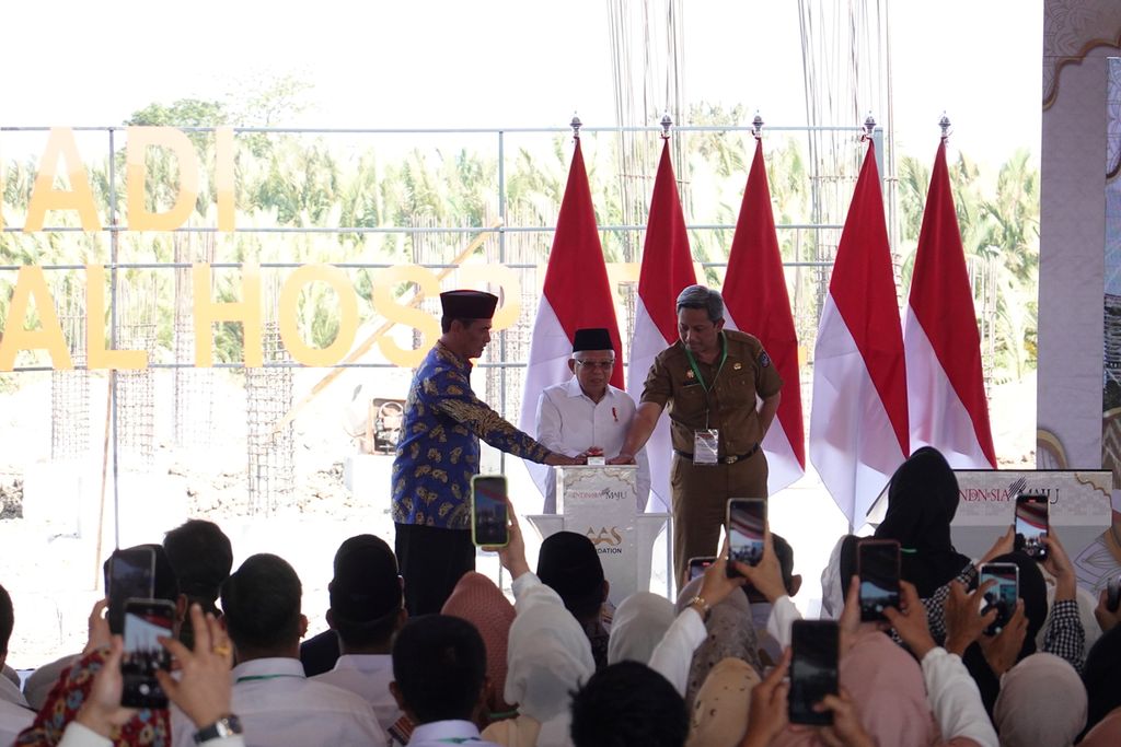 Wakil Presiden Ma'ruf Amin menghadiri Ground Breaking Pembangunan Masjid Hajjah Andi Nurhadi dan AAS International Hospital yang berlokasi di Jalan Kesadaran IV, Panakkukang, Kota Makassar, Sulawesi Selatan, Senin (9/10/2023).