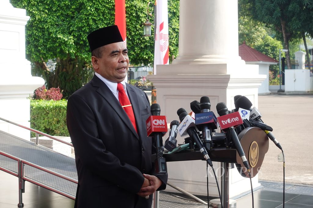 Wakil Menteri Desa, Pembangunan Daerah Tertinggal, dan Transmigrasi Paiman Raharjo di kompleks Istana Kepresidenan, Jakarta, Senin (17/7/2023).