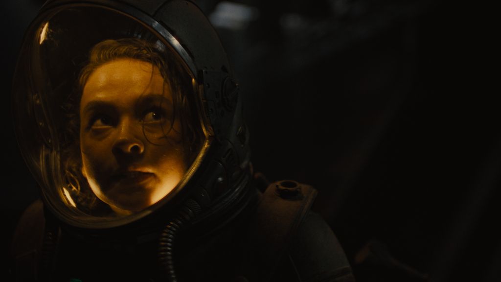 Cailee Spaeny sebagai Rain Carradine dalam film <i>Alien: Romulus</i>. 