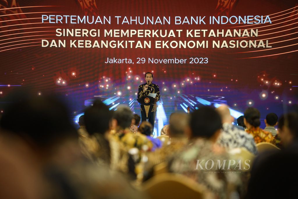 Presiden Joko Widodo berbicara dalam pertemuan tahunan Bank Indonesia di Gedung BI, Jakarta, Rabu (29/11/2023). 