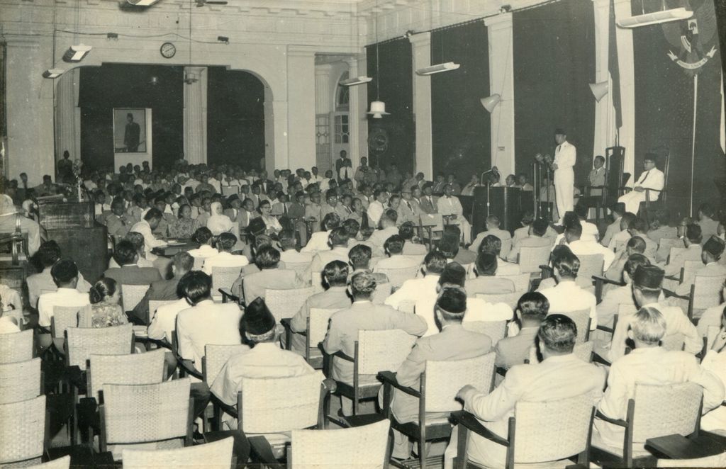 Presiden Soekarno mengucapkan pidato kenegaraan pada Sidang Parlemen tanggal 16 Agustus 1959.