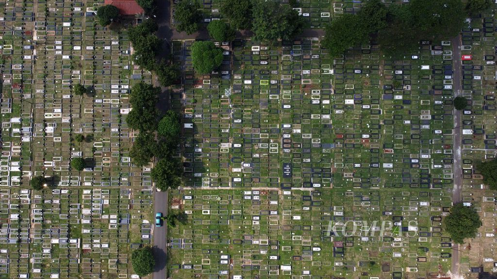 Taman Pemakaman Umum (TPU) Tanah Kusir di Kebayoran Lama, Jakarta Selatan, Rabu (7/6/2023). 