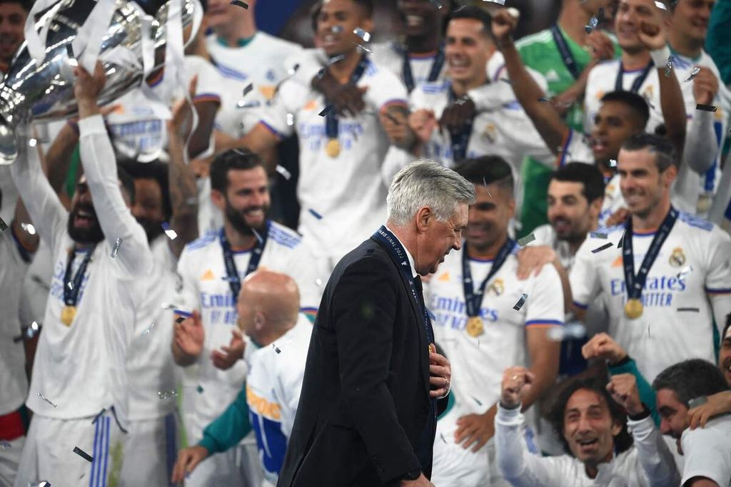 Reaksi Pelatih Real Madrid. Carlo Ancelotti, saat tim asuhannya melakukan selebrasi sebagai juara Liga Champions Eropa di Stade de France, Paris, Minggu (29/5/2022) dini hari WIB. Real Madrid mengalahkan Liverpool, 1-0, dalam pertandingan final tersebut. 