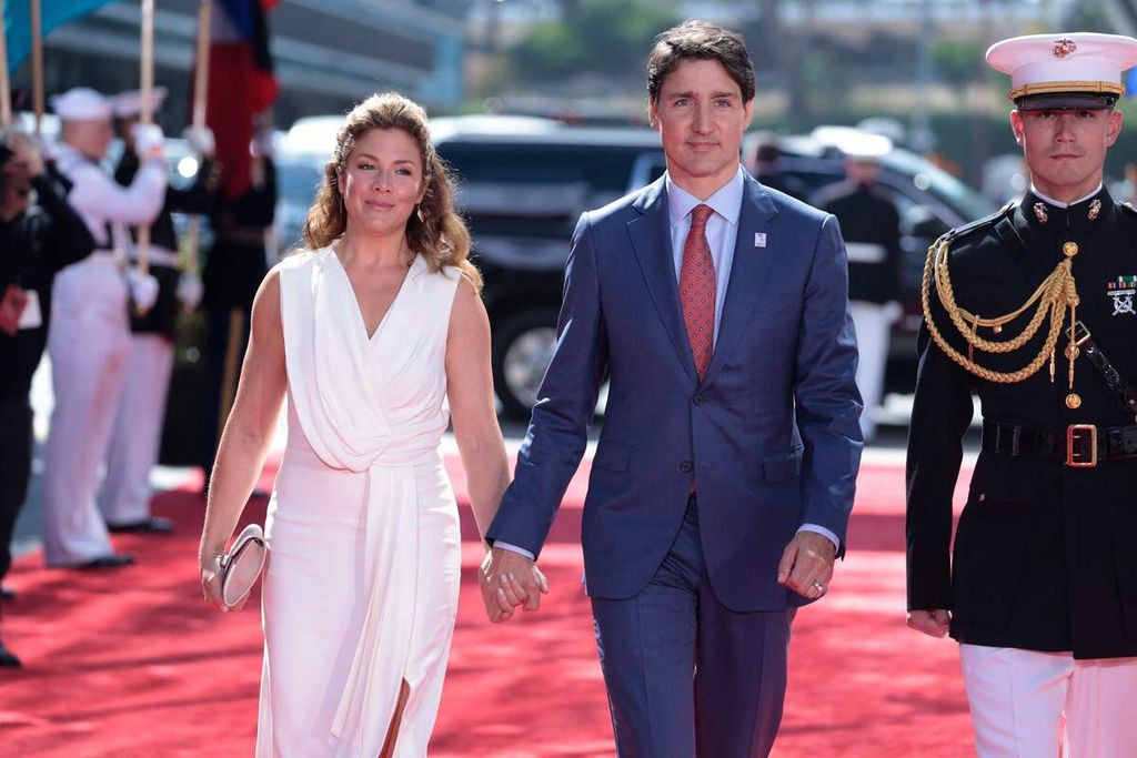 Perdana Menteri Kanada Justin Trudeau bersama istrinya, Sophie Gregoire Trudeau, tiba di Microsoft Theater untuk upacara pembukaan Pertemuan Puncak ke-9 Amerika pada 8 Juni 2022 di Los Angeles, California. Amerika Serikat. 