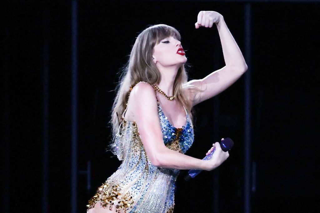 Penyanyi Taylor Swift tampil dalam konser Eras World Tour di Sydney, Australia, Jumat (23/2/2024).  