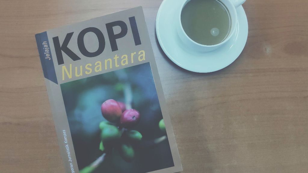 Halaman muka buku berjudul <i>Laporan Jurnalistik </i>Kompas<i>: Jelajah Kopi Nusantara</i>