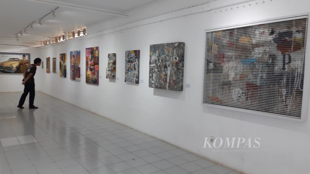 Lukisan-lukisan abstrak mendominasi Cianjuran: Pameran Seni Rupa, Kamis (12/9/2024), di Taman Budaya Jawa Barat, Bandung.