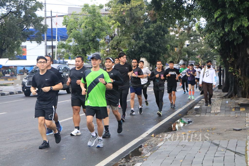 Para pelari dari berbagai komunitas mengikuti The Tour Borobudur Marathon 2023, bagian dari Bank Jateng Friendship Run Kota Medan, Sumatera Utara, Sabtu (16/9/2023). 
