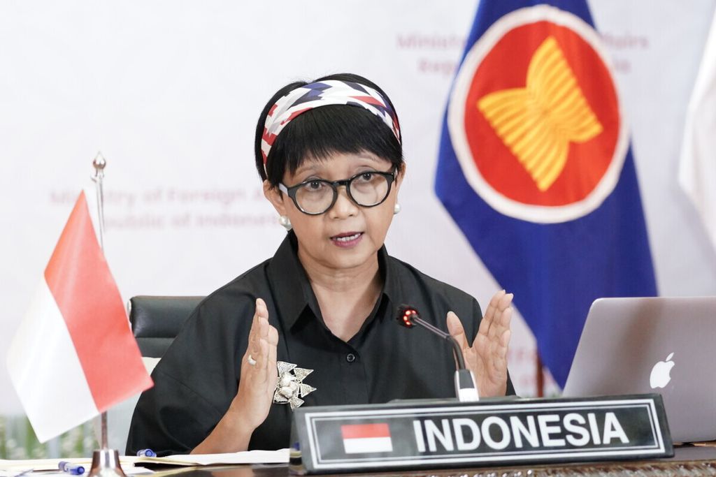 Menteri Luar Negeri RI Retno LP Marsudi saat berbicara dalam Pertemuan Informal Menteri-Menteri Luar Negeri ASEAN, Selasa (2/3/2021), yang digelar secara daring.