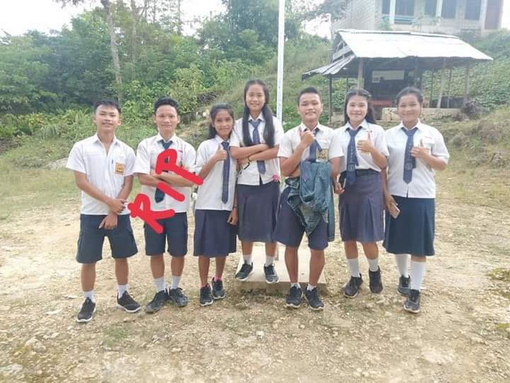 Second from left, Yaredi (17), with his colleagues. Yaredi was a student in Nias who died after being hit by the school principal.