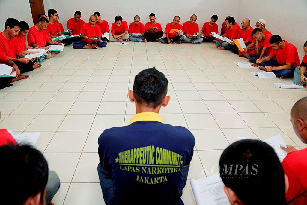 Lembaga Pemasyarakatan Narkotika Klas II A Cipinang, Jatinegara, bersama Badan Narkotika Nasional Provinsi (BNNP) DKI Jakarta, meluncurkan program rehabilitasi sosial bagi 700 narapidana di Lapas Narkotika, Cipinang, Selasa (10/5/2016). 