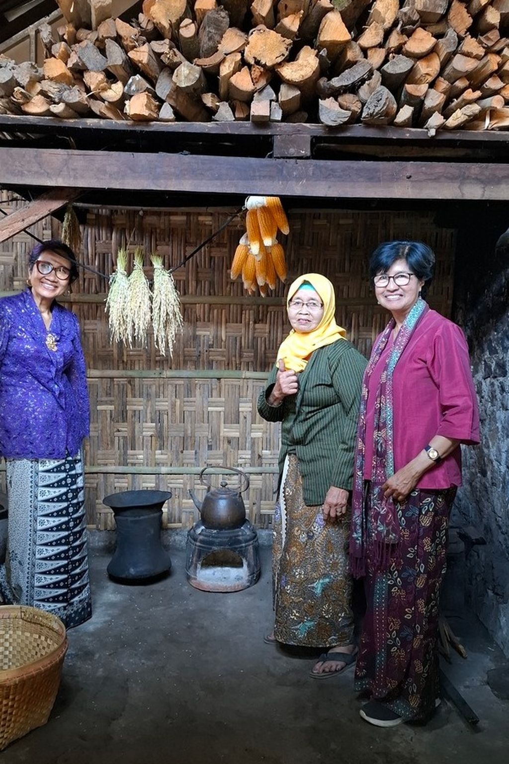 Suasana dapur di salah satu rumah di Kebon Pasinaon Living Museum di Dusun Glagah, Desa Sirahan, Kecamatan Salam, Kabupaten Magelang, Jawa Tengah.