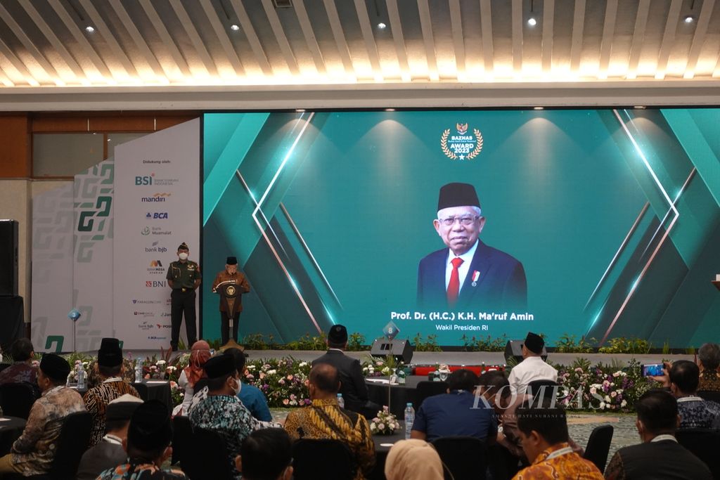 Wakil Presiden Maruf Amin memberikan sambutan pada acara Baznas Award 2023 di Puri Agung, Grand Sahid Jaya Hotel, Jakarta, Selasa (21/3/2023).