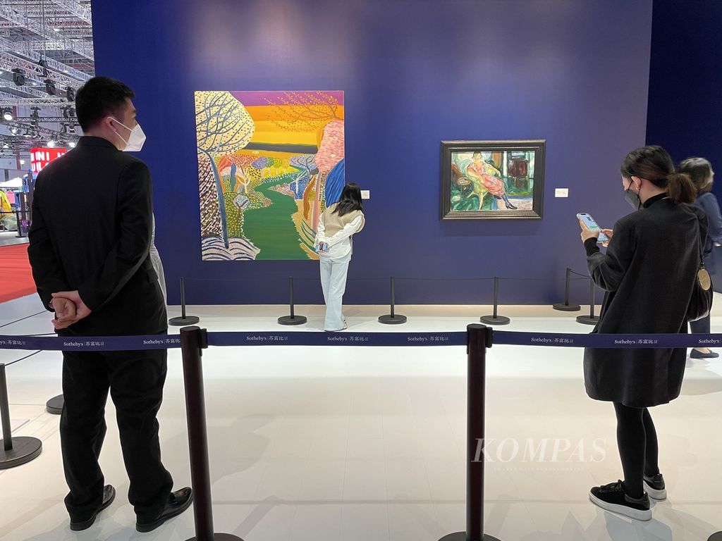 Karya lukisan dan karya seni lain milik rumah-rumah lelang yang terkenal di dunia juga dipamerkan di China International Import Expo, Minggu (6/11/2022), di Shanghai, China. Rumah-rumah lelang ini menyasar kolektor dari kalangan milenial di China.